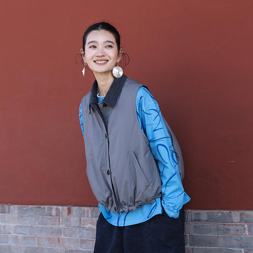 绽放女装598朵/轻薄造型感宽松拼接翻领舒适百搭鸭绒马甲羽绒背心 商品图1