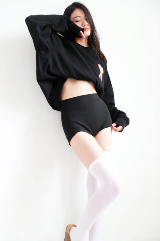 面料手感喜人，胸口贴布刺绣卫衣。浪漫法式圆领基础外套C090560 商品图9