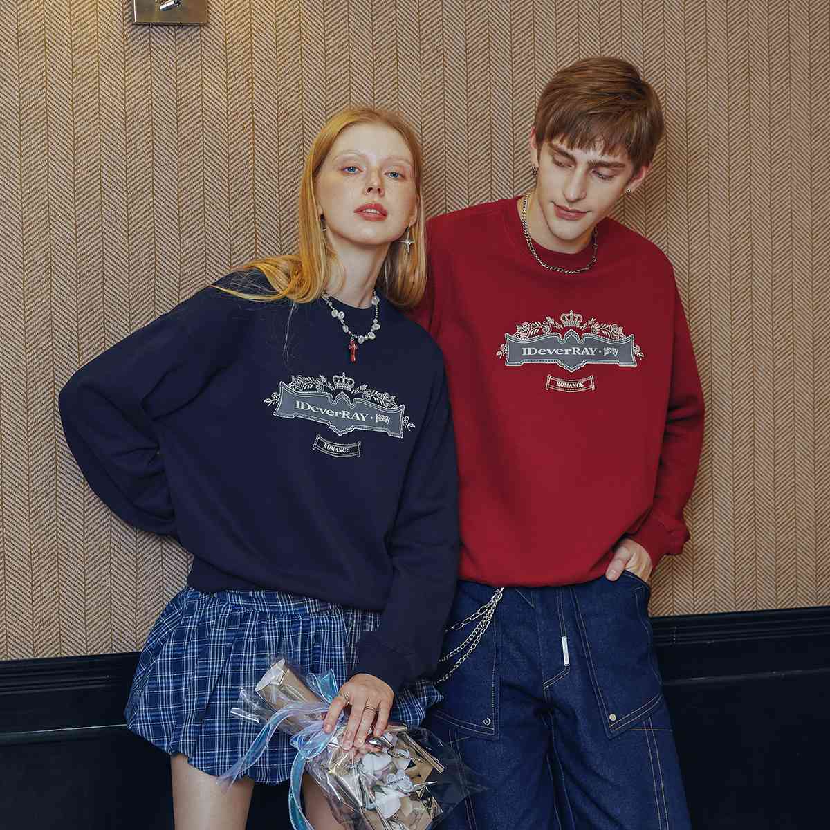 IDEVERRAY【明星同款】圆领红色长袖卫衣皇冠印花男女同款上衣