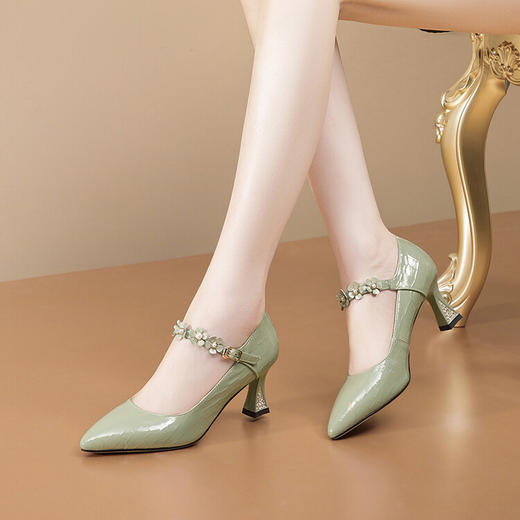 【预售5天】牛漆皮尖头浅口单鞋女新款一字扣带花朵高跟玛丽珍鞋JLD&016 商品图3