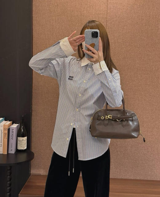 谬谬  25ss早秋新款系列  条纹长袖衬衫（SS） 商品图0