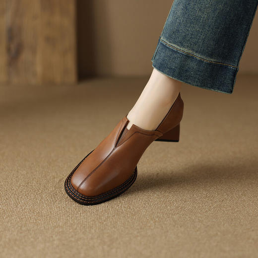 【预售5天】法式复古棕色粗跟单鞋女新款软皮方头深口高跟小皮鞋春秋鞋子KNTNX&KT291 商品图0