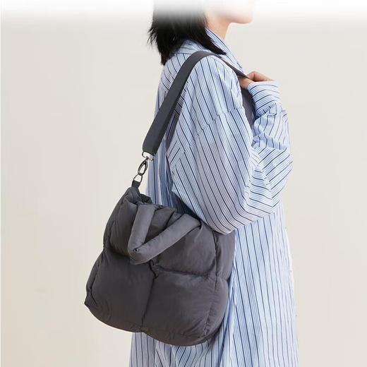 NITORI宜得利家居 ins风女士腋下单肩斜挎托特包大容量云朵绗缝包 商品图0