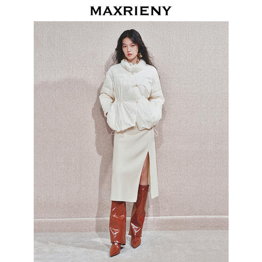 【商场同款】MAXRIENY新中式盘扣绣花羽绒服24冬新款保暖外套女(货号:MC85DC516) 商品图1