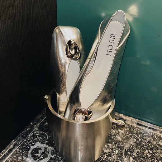 BIUCILI 「慢度时光」优雅极简金属可两穿方头单鞋 商品图2