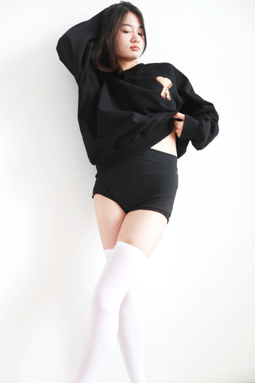 面料手感喜人，胸口贴布刺绣卫衣。浪漫法式圆领基础外套C090560 商品图8