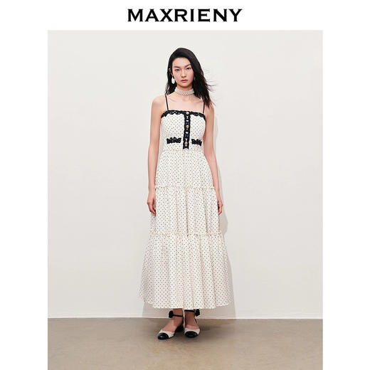 玛克门店发货：【黑白优雅主义-商场同款新品】复古风情百褶波点吊带连衣(货号:MC85DR056) 商品图1