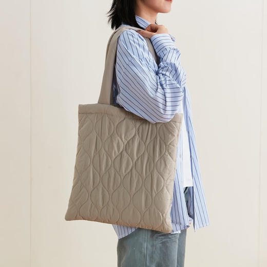 NITORI宜得利家居 ins风女士腋下单肩斜挎托特包大容量云朵绗缝包 商品图5