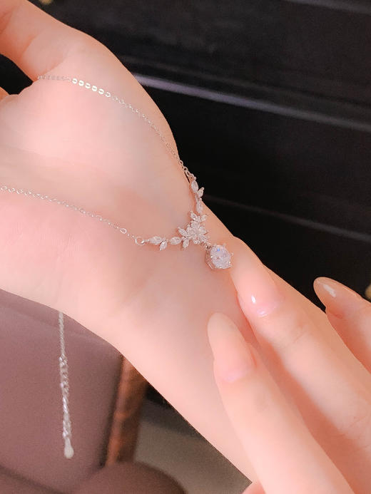 卡蒂罗KADER 紫藤花开项链 精致轻奢大气甜美爆闪水滴设计锁骨链 925银镶嵌闪锆简约百搭闪耀银河表白告白女生 毕业季 商品图7