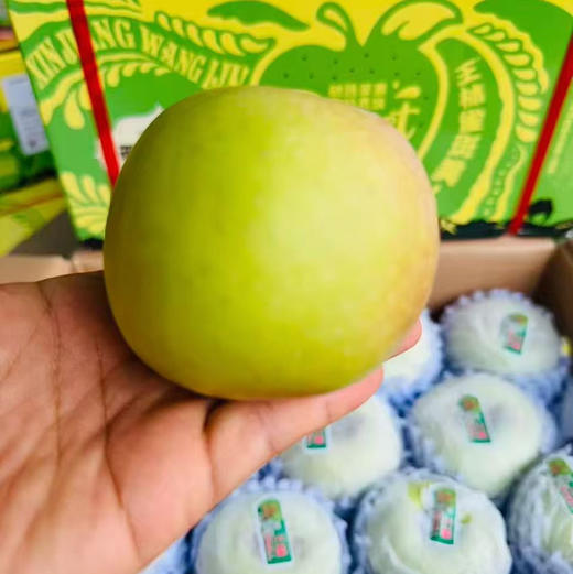 【正宗王林苹果】新疆王林苹果长着“雀斑”，又带着一抹水蜜桃粉色！天山雪水灌溉！松脆多汁，甜嫩爽口，无与伦比💯最迷人的地方，苹果自带芳香！ 商品图1