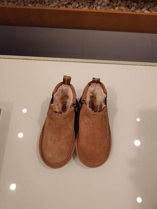 2楼UGG儿童雪地靴男女同款切尔西短靴 吊牌价899 商品图1