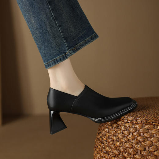 【预售5天】法式复古棕色粗跟单鞋女新款软皮方头深口高跟小皮鞋春秋鞋子KNTNX&KT291 商品图3