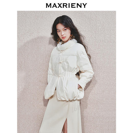 【商场同款】MAXRIENY新中式盘扣绣花羽绒服24冬新款保暖外套女(货号:MC85DC516) 商品图2