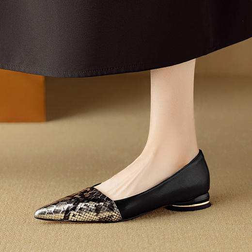 【预售5天】法式低跟浅口单鞋女小皮鞋真皮蛇纹拼色百搭尖头平底鞋DB&M6568 商品图1