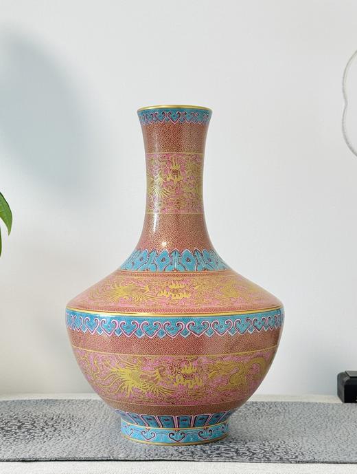 胭脂红描金龙凤祥云赏瓶 商品图0