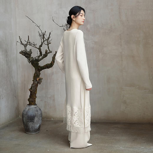 【林栖设计小店】（现货）纯白系列绵羊毛毛织连衣裙镂空仿手钩花2025秋季新款开衩长裙女1953057 商品图4