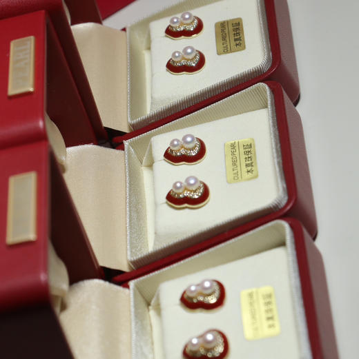 二选一 明星款 1 ·akoya葫芦耳钉 全海水akoya珍珠 gao级精工纯银 手工珐琅 正圆强光精品珍珠 3/5mm vs 2·淡水珍珠饱满近圆馒头珠 镶嵌后视觉感好 ji强光 铜镀金银针配件 商品图13