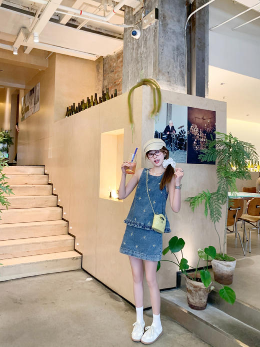 <曾小咸推荐>现货秒杀！最后一波 ！法式蝴蝶结刺绣牛仔背心半身裙两件套 日常319.99 立减180 秒杀139.99！ 商品图11