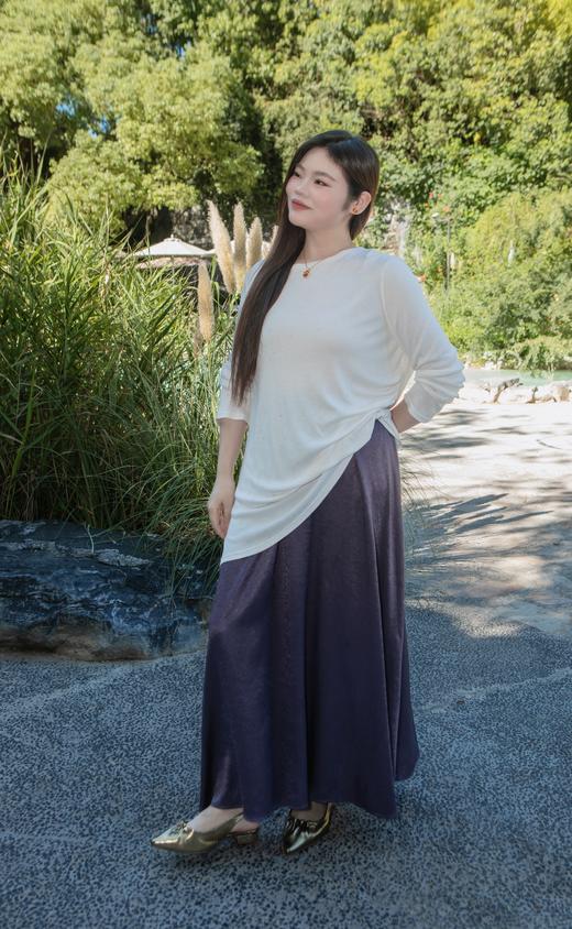 现货！👍今日秒发货【设计师原创  初秋打底衫】亲肤柔软，类似莫代尔手感！下摆不规则，灵动感、时髦感秋季新款，经典圆领套头款~显瘦、多种穿法，强烈推荐入手2个颜色，面料69.1%聚酯纤维30.9%粘纤 商品图12