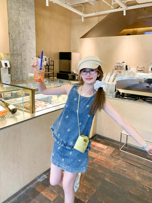 <曾小咸推荐>现货秒杀！最后一波 ！法式蝴蝶结刺绣牛仔背心半身裙两件套 日常319.99 立减180 秒杀139.99！ 商品图13