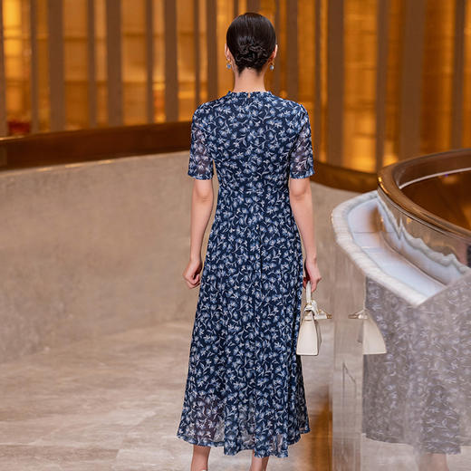 S526ALC860H89藏蓝色连衣裙女新款时尚气质印花修身显瘦v领短袖大摆裙 商品图3