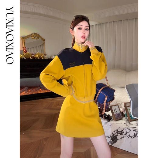 余潇潇【麦田守望者】撞色拼接宽松落肩立领外套&侧斜拉短裤裙套装 商品图0