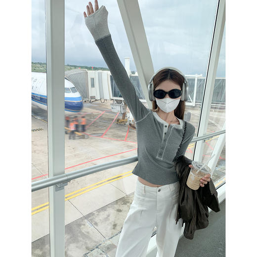 <曾小咸推荐>韩系假两件针织长袖内搭t恤+皮衣+白色裤子 商品图0