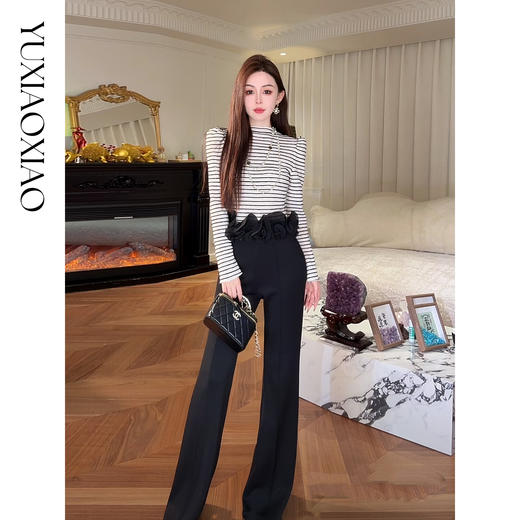 余潇潇【黑白风暴】时尚条纹半高领泡泡袖拼接立体花边针织修身上衣 商品图3