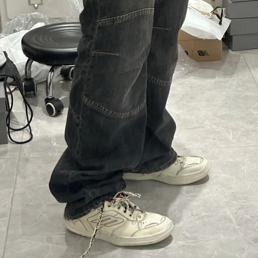 巴黎世家 Hamptons Worn-Out 牛皮革 标识压纹 做旧 圆头系带 低帮 生活休闲鞋 情侣款（SS） 商品图10