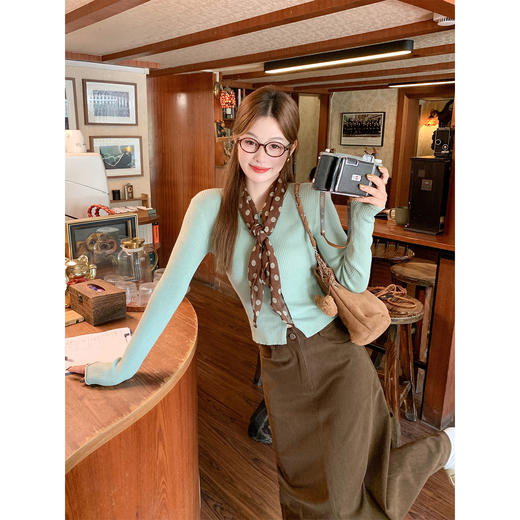 <曾小咸推荐>时尚波点丝巾【单拍邮费15元，加购满99元随单包邮！拍下前找客服改价15元或者随单送！不联系送不了！】 商品图0