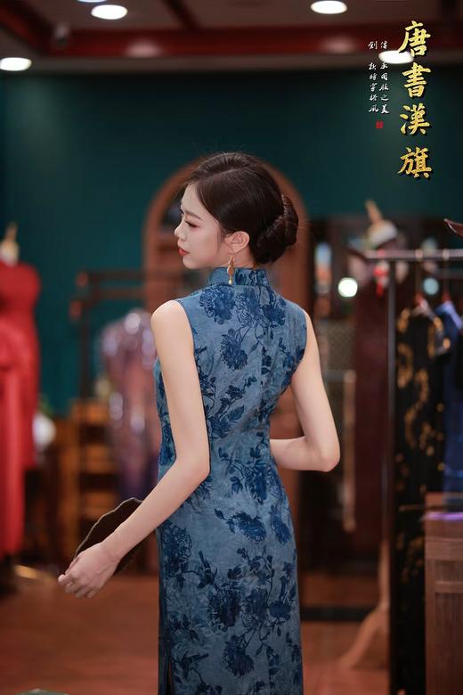 【珠扣青花】蓝色扎染玫瑰花纹腰部盘扣装饰收腰显比例无袖设计日常旗袍改良新中式 商品图7