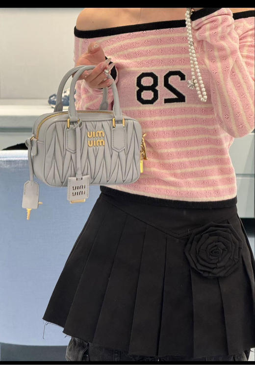 miumiu 保龄球 mini 矢车菊蓝 褶皱 羊皮 斜挎包 商品图1