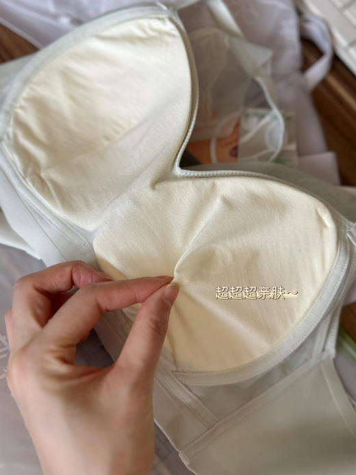 峰度专业养护桑蚕丝内衣品牌，罩杯里料更显奢华，86.7%莫代尔带来极致柔软，9.1%氨纶增添弹性，还有珍稀的4.2%桑蚕丝，丝丝顺滑。如此上乘面料组合，尽显高级质 商品图7