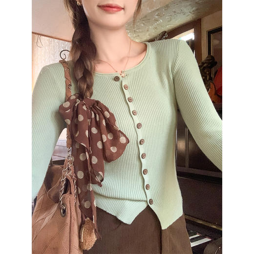 <曾小咸推荐>时尚波点丝巾【单拍邮费15元，加购满99元随单包邮！拍下前找客服改价15元或者随单送！不联系送不了！】 商品图1