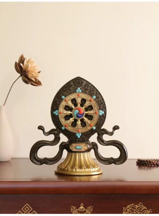 精品纯铜法轮 精工艺大法轮尺寸 24.5cmX24.5cm 材质是 黄铜 珐琅工艺 法轮象征佛法广遍。 商品图5