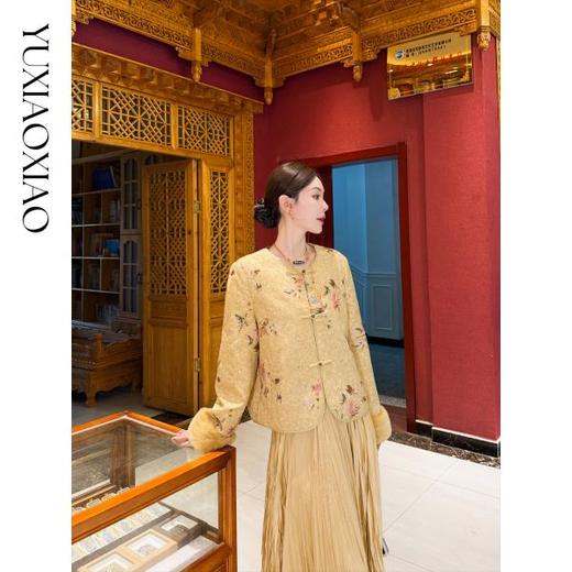 余潇潇【月桂金秋】新中式桑蚕丝混纺提花面料拼接水貂圆领国风外套 商品图3