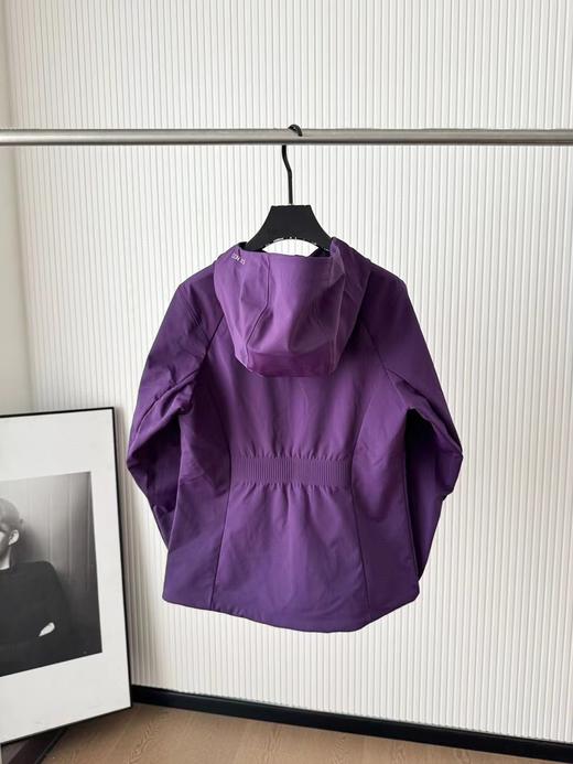 点此购买 可隆春秋季女士户外运动软壳连帽冲锋衣 zc 329776 商品图3