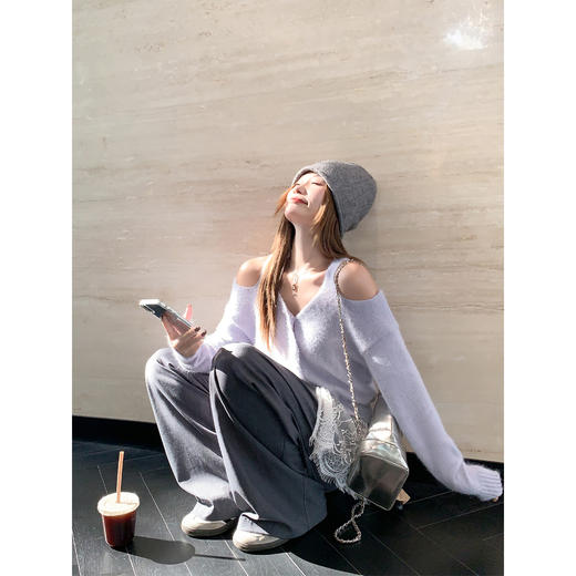 【169元任选2件】现货！紫色露肩下摆蕾丝边毛衣 商品图4