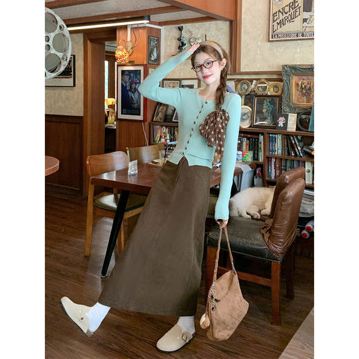 <曾小咸推荐>时尚波点丝巾【单拍邮费15元，加购满99元随单包邮！拍下前找客服改价15元或者随单送！不联系送不了！】 商品图4