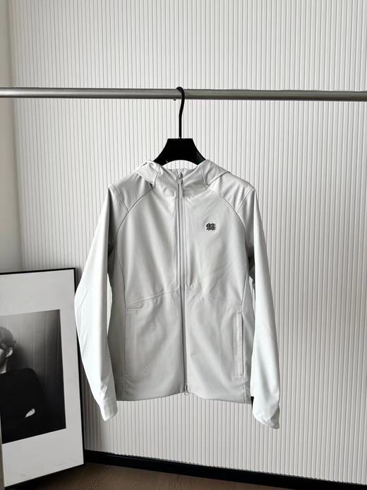 点此购买 可隆春秋季女士户外运动软壳连帽冲锋衣 zc 329776 商品图4