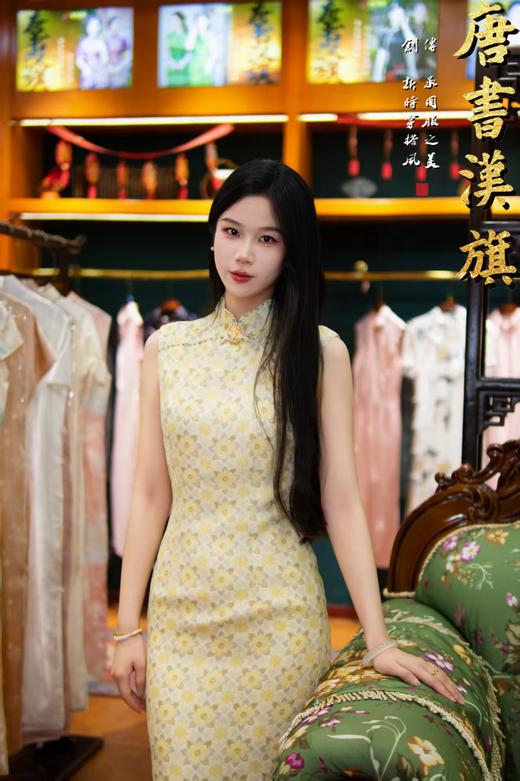 【晴光菊韵】鹅黄色人丝面料花卉纹样半手工钉珠工艺无袖原创设计旗袍温柔雅致 商品图0