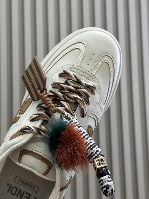 FENDI芬迪 Match Platfo 饼干鞋面包鞋 牛剖层革 吊饰 商品图2