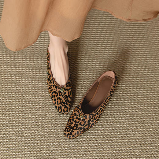 【预售5天】真皮粗跟复古风豹纹小皮鞋，一脚蹬中跟方头浅口山茶花单鞋YX&A1815 商品图3