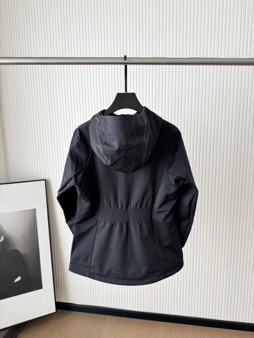 点此购买 可隆春秋季女士户外运动软壳连帽冲锋衣 zc 329776 商品图7