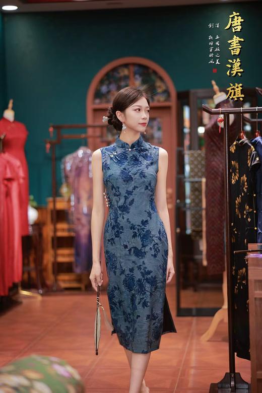 【珠扣青花】蓝色扎染玫瑰花纹腰部盘扣装饰收腰显比例无袖设计日常旗袍改良新中式 商品图2