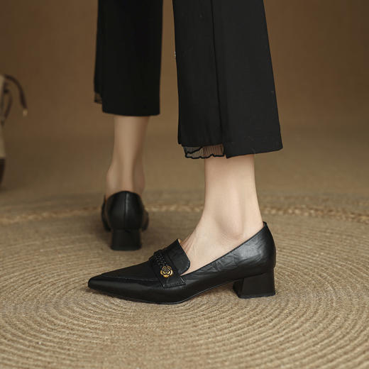 【预售5天】高跟鞋尖头复古英伦风小皮鞋，粗跟气质韩版晚晚单鞋MLS&A1033 商品图2