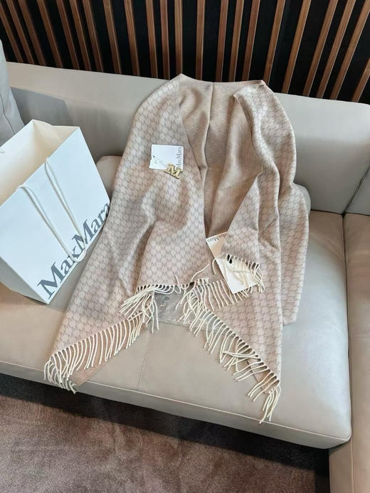 国内现货MaxMara大披肩围巾➕胸针！配购物袋！只要1980元！ 商品图3