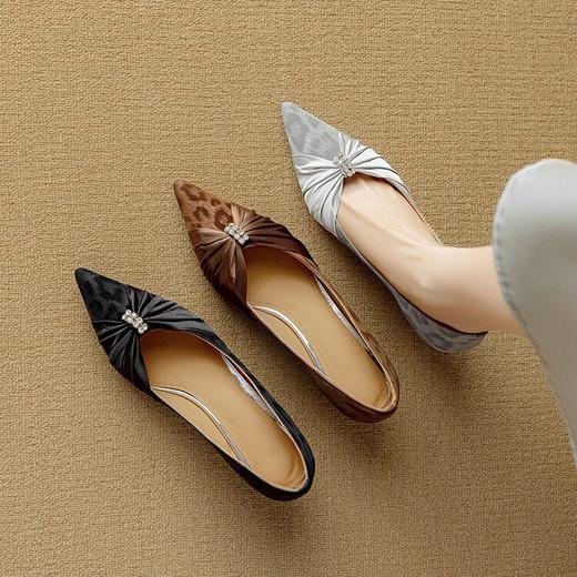 【预售5天】法式优雅丝绸羊皮复古风，尖头水钻配裙子豹纹浅口单鞋DB&M6183 商品图2