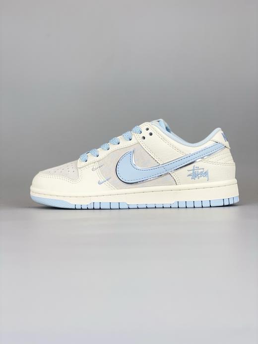 开学季💯【工厂套现 清仓特价】Nike SB Dunk Low“ 斯图西联名——双勾冰晶蓝”  周年高端定制 低帮休闲板鞋 大厂纯原品质出货 超高清洁度 皮料切割干净无任何毛边 细节完美 商品图0