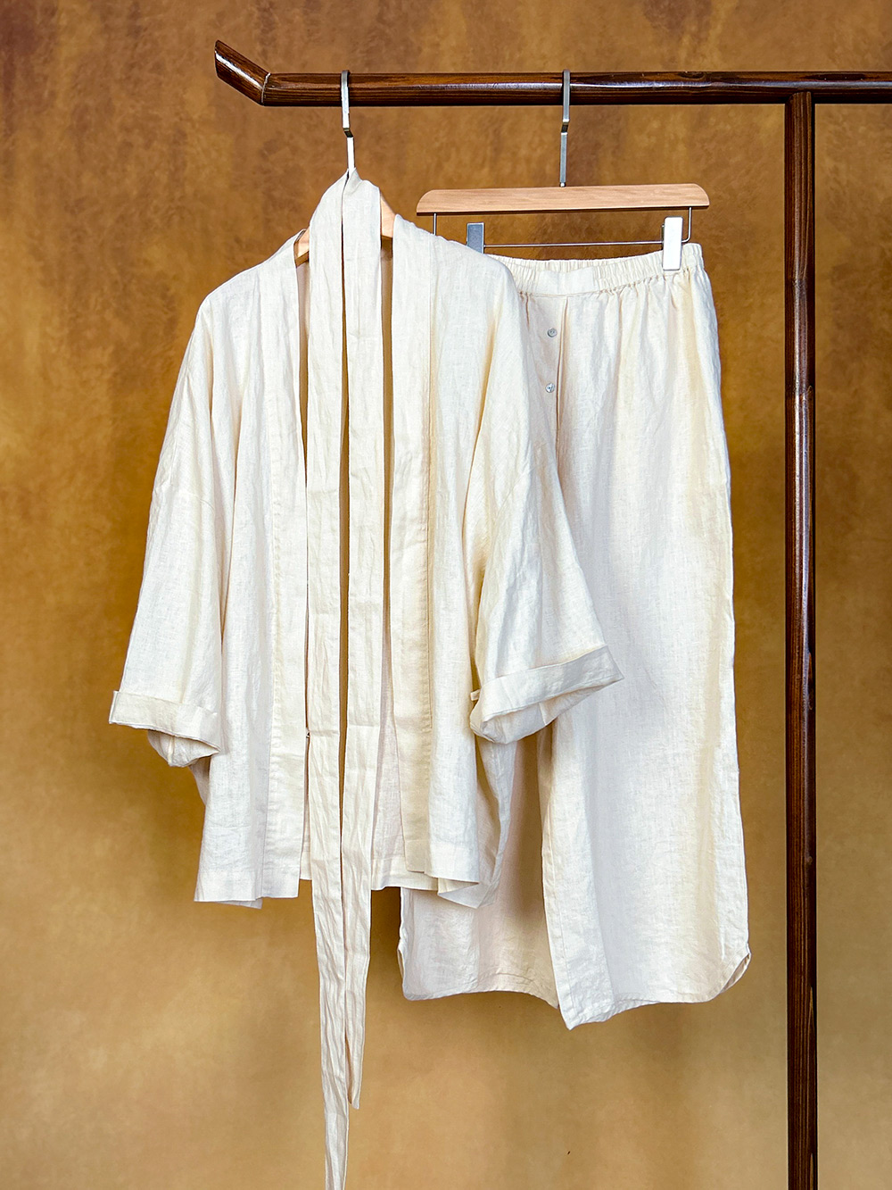 WL2580002棉麻套装。